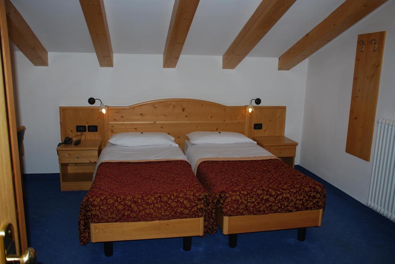 Hotel El Geiger Pozza di Fassa Pokoj fotografie