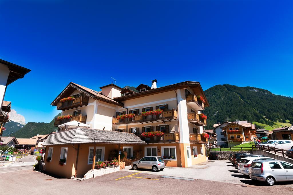 Hotel El Geiger Pozza di Fassa Exteriér fotografie